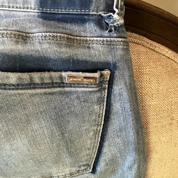 White House Black Market skinny cropped jeans in size 8 - Picture 5 of 5